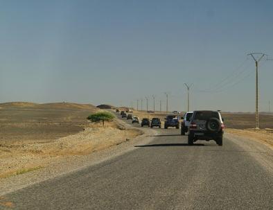 coches en el desierto del Sahara