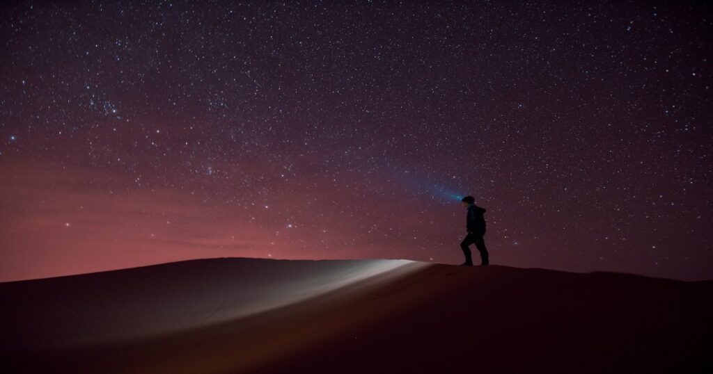 La temperatura del deserto del Sahara durante la notte, Marocco