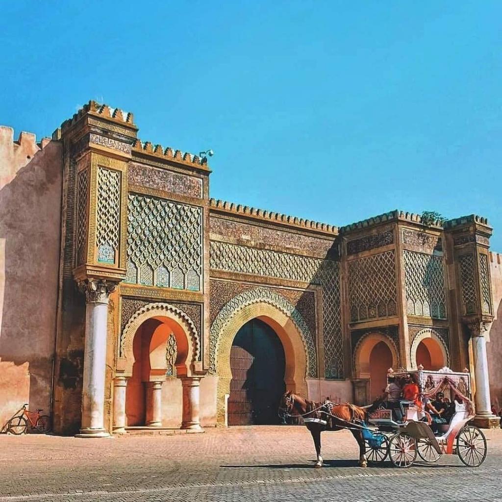 The gate of bab el MAnsour in Meknes, one of the best sites to explore and it is included in our top things to do in Meknes