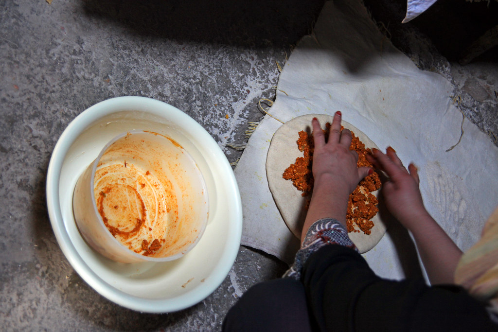 Preparazione del pane pitta marocchino