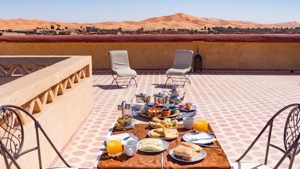 Prima colazione al Dar Hassan, hotel nel deserto