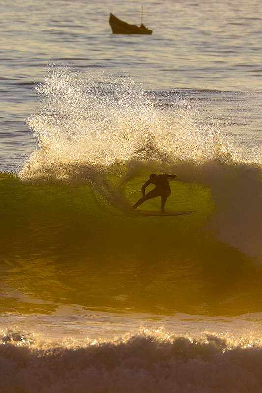 Olas en la playa de Taghazout para practicar surf