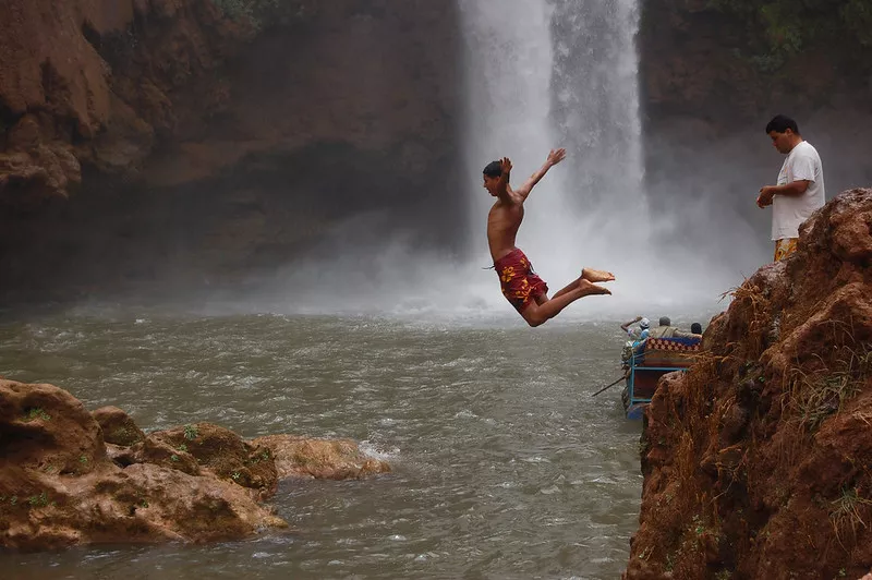 Nadar en las cascadas de Ouzoud