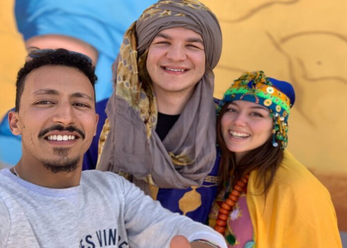 Berber man and tourists enjoying the 3 day tour from Marrakech to Fes via the desert