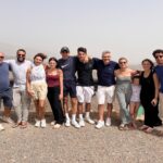 Turistas disfrutando de nuestro tour de 14 días por Marruecos desde Casablanca